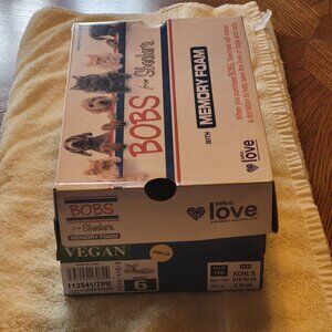 Bobs for Skechers Vegan Taupe Sandals Size 6 (new in the box)